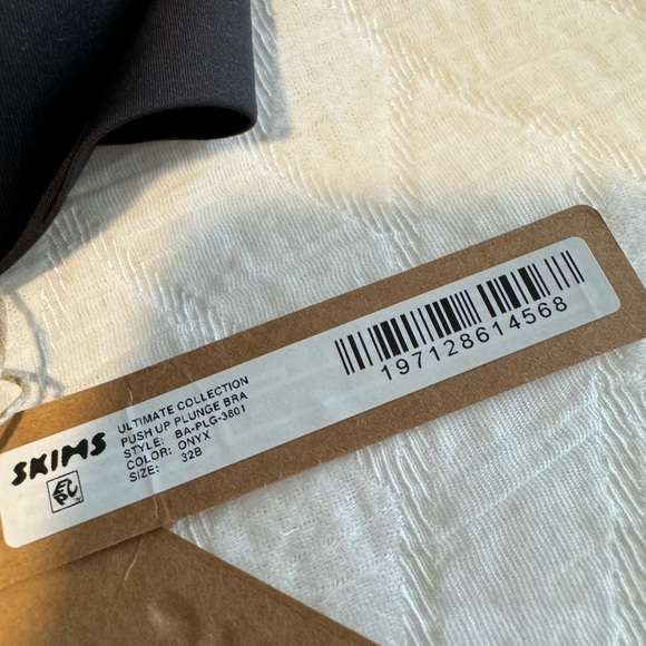 NWT Skims Ultimate Bra Nipple Push-up Bra Onyx Black 32B - Picture 11 of 12